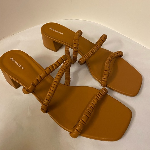 NWOB Reformation Vegan Assunta  heels Mules in Dark Tan or Almond  Sz Women’s 9 - Picture 3 of 10